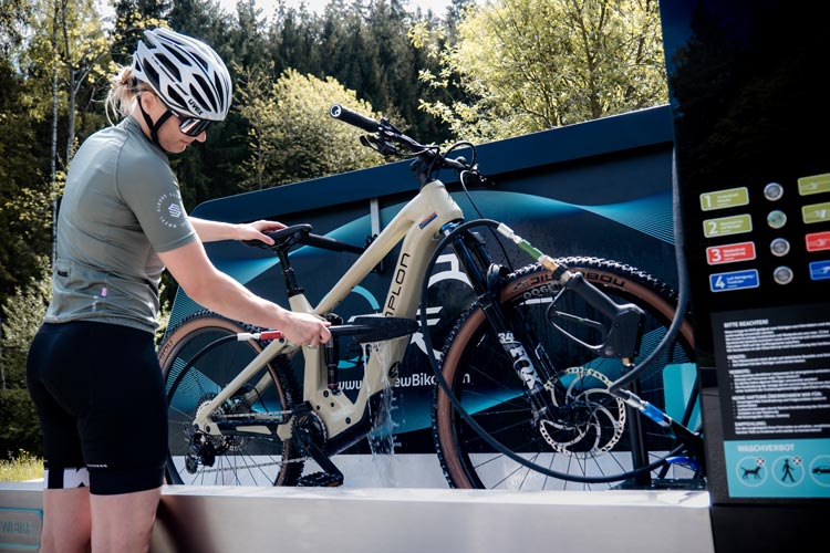 On-site bike cleaning: practical service for cyclists